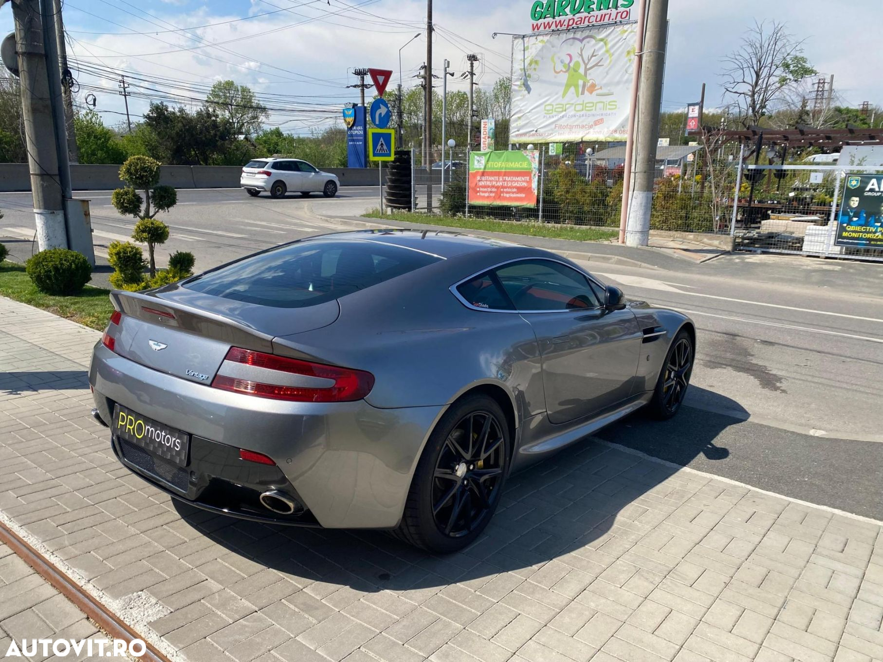 Aston Martin V8 Vantage - 3