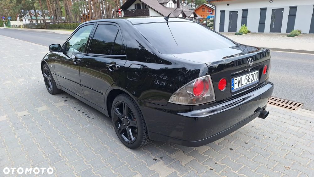 Lexus IS - 4