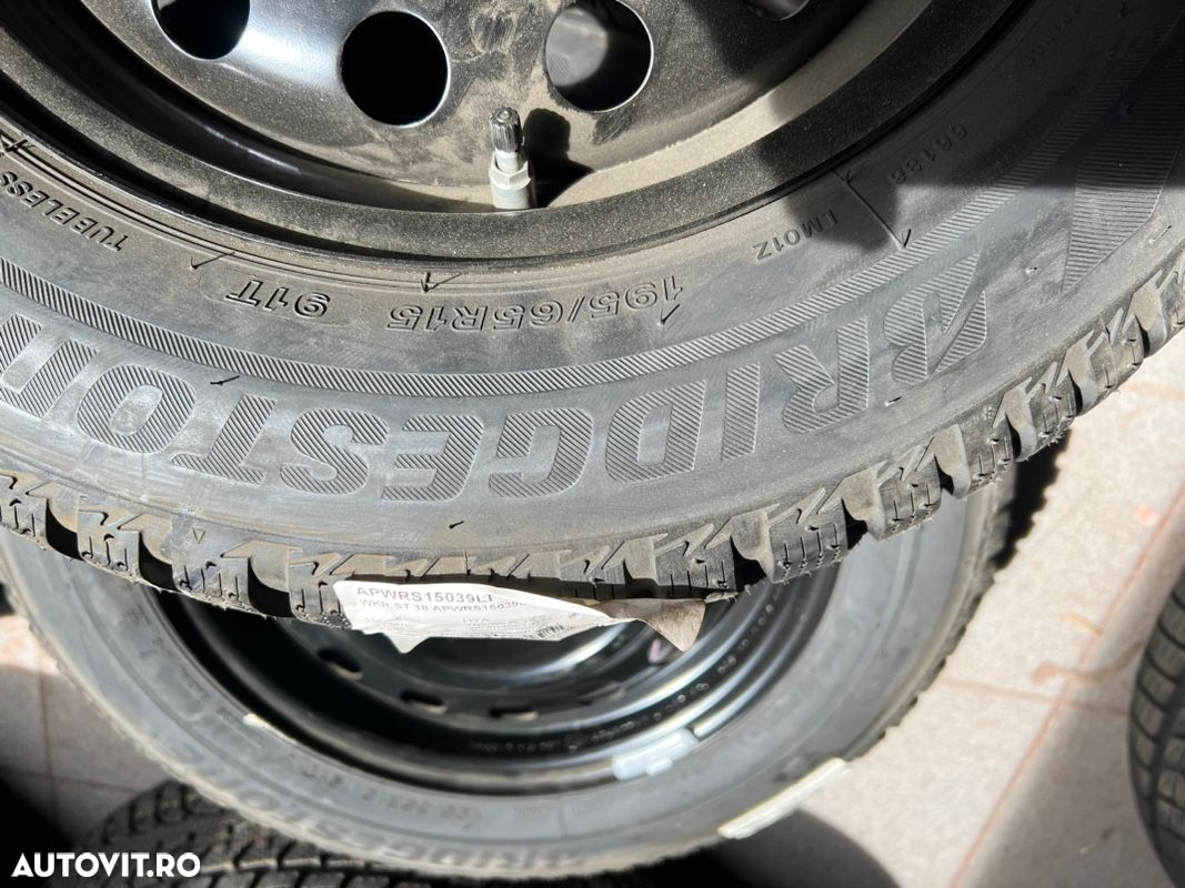 vând set jante tablă Hyundai I30 pe 15” cu anvelope noi de iarnă - 3