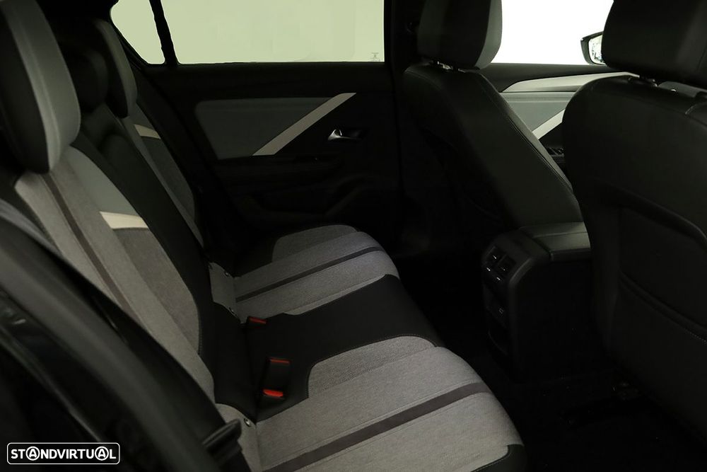 Opel Astra 1.2 T Elegance - 22