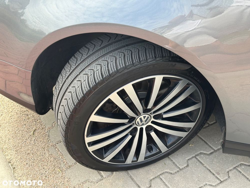 Volkswagen Passat - 25