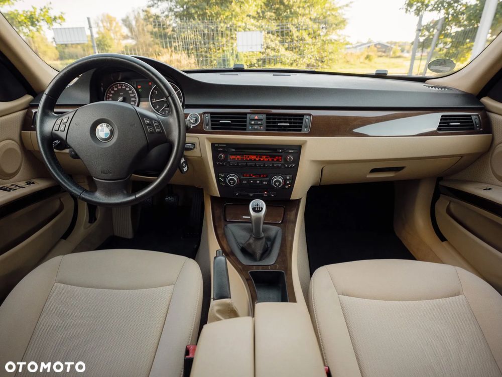 BMW Seria 3 318i - 8