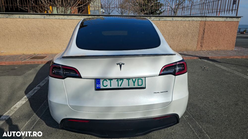 Tesla Model Y - 19