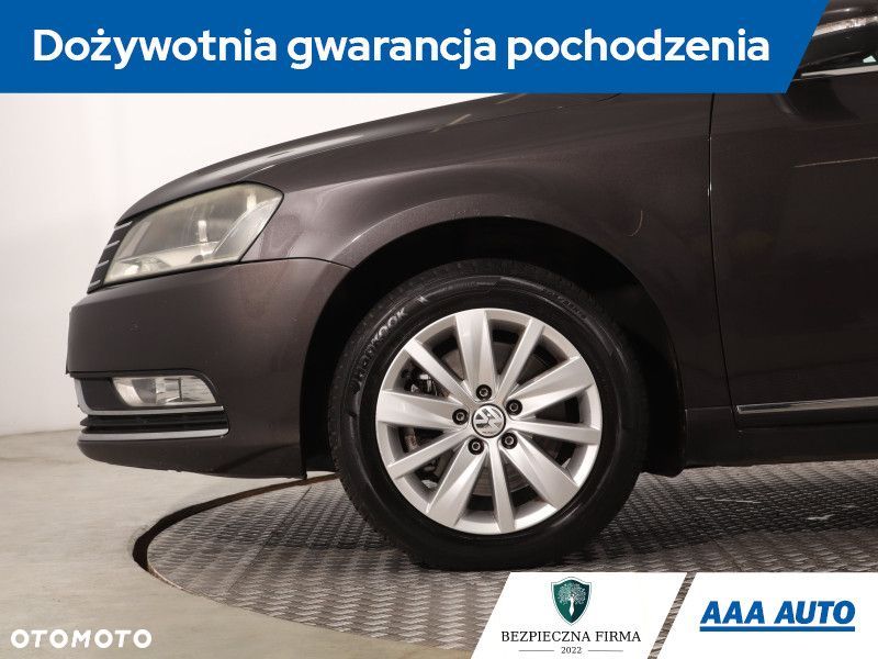Volkswagen Passat - 12