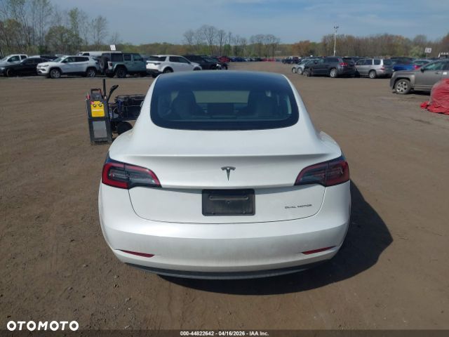 Tesla Model 3 - 16