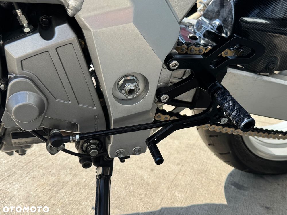 Suzuki SV - 28