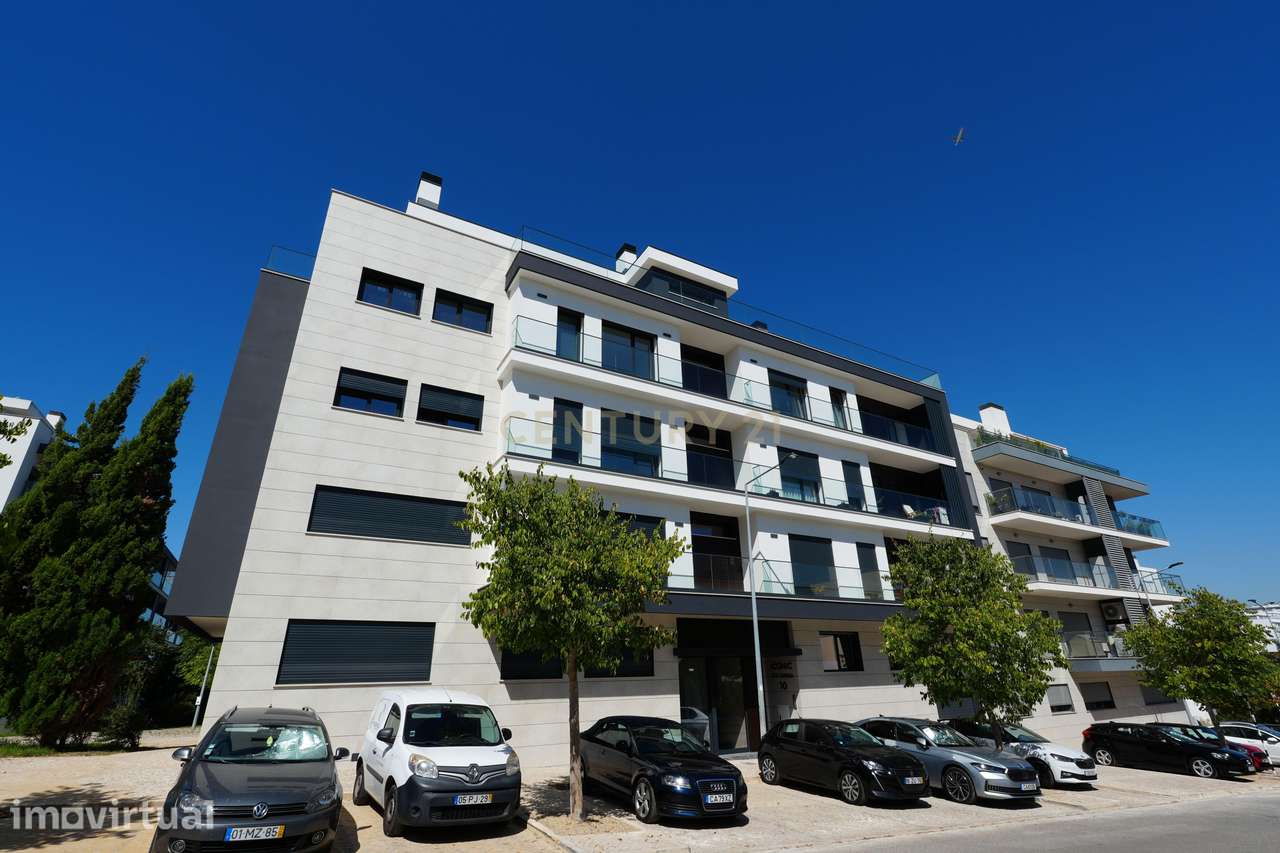 Novo Duplex T2 com Potencial para T3 e Terraço Privativo de 95m² - Grande imagem: 3/61