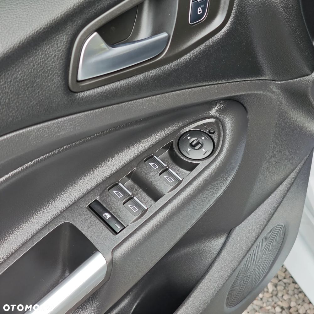 Ford Kuga 1.5 EcoBoost 2x4 ST-Line - 23