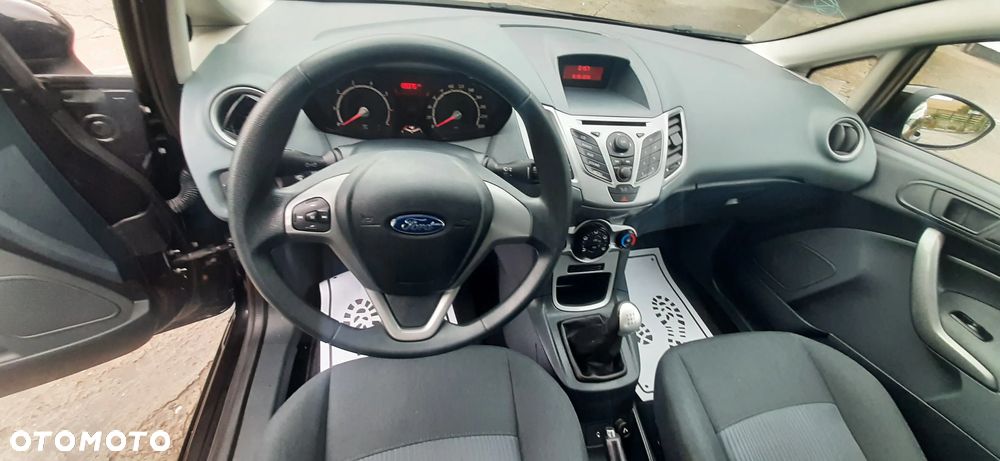 Ford Fiesta - 28