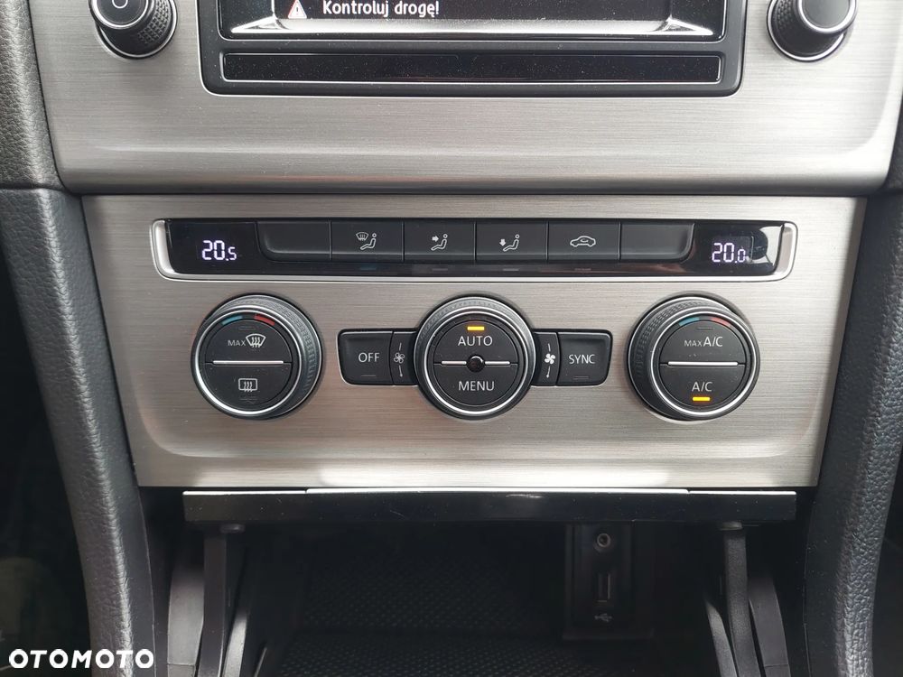 Volkswagen Golf - 22