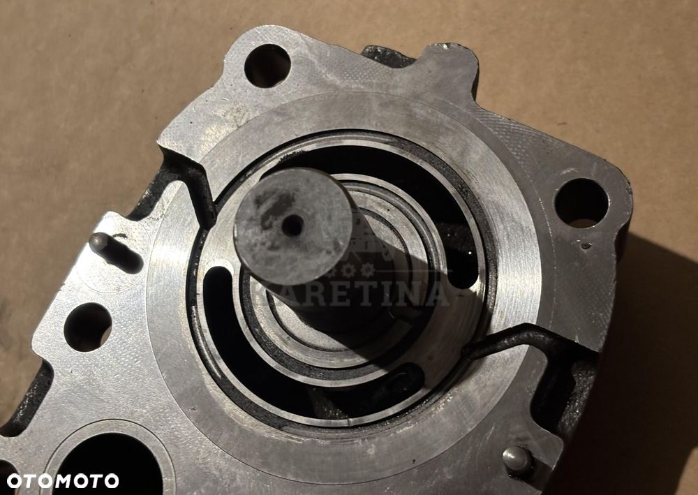 Fendt ML130 ML160 ML180 Vario Głowica pompy  H716100430011 M716100430110A - 3