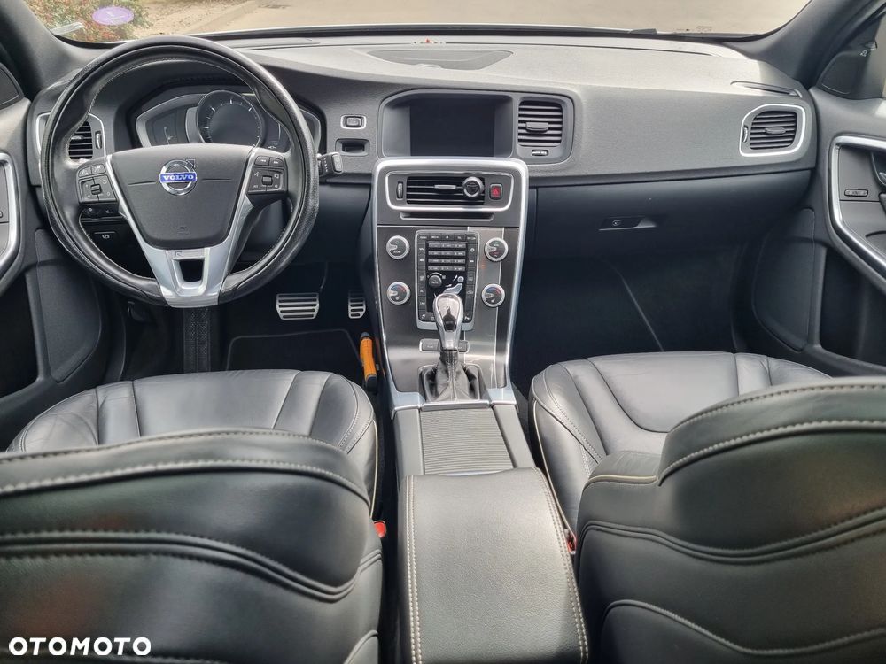 Volvo V60 D6 AWD Plug-in Hybrid R-Design Summum - 18