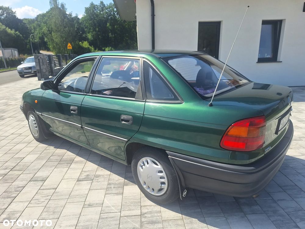 Opel Astra 1.4 GL - 2