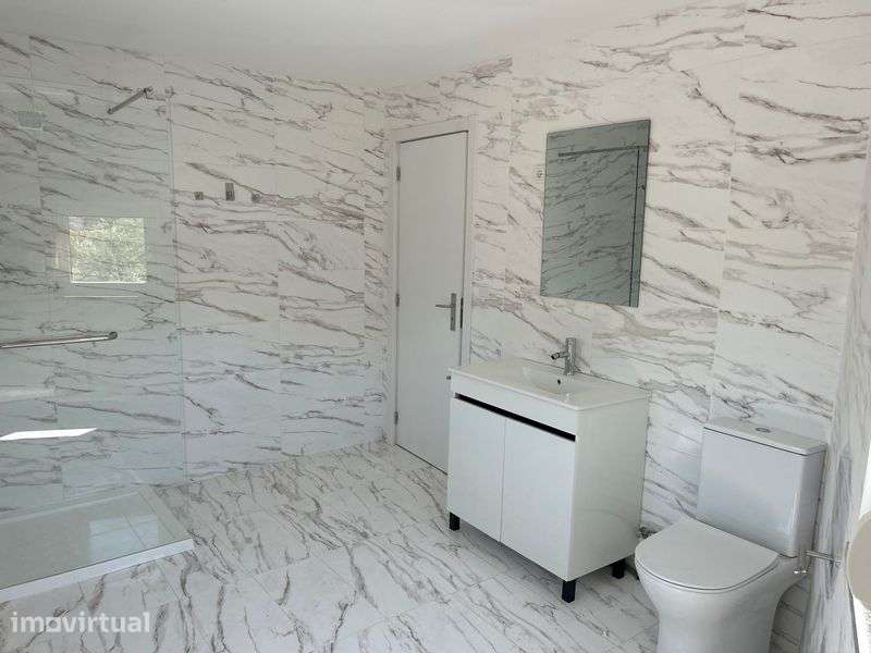 Moradia T2+1 completamente renovada - Grande imagem: 3/6