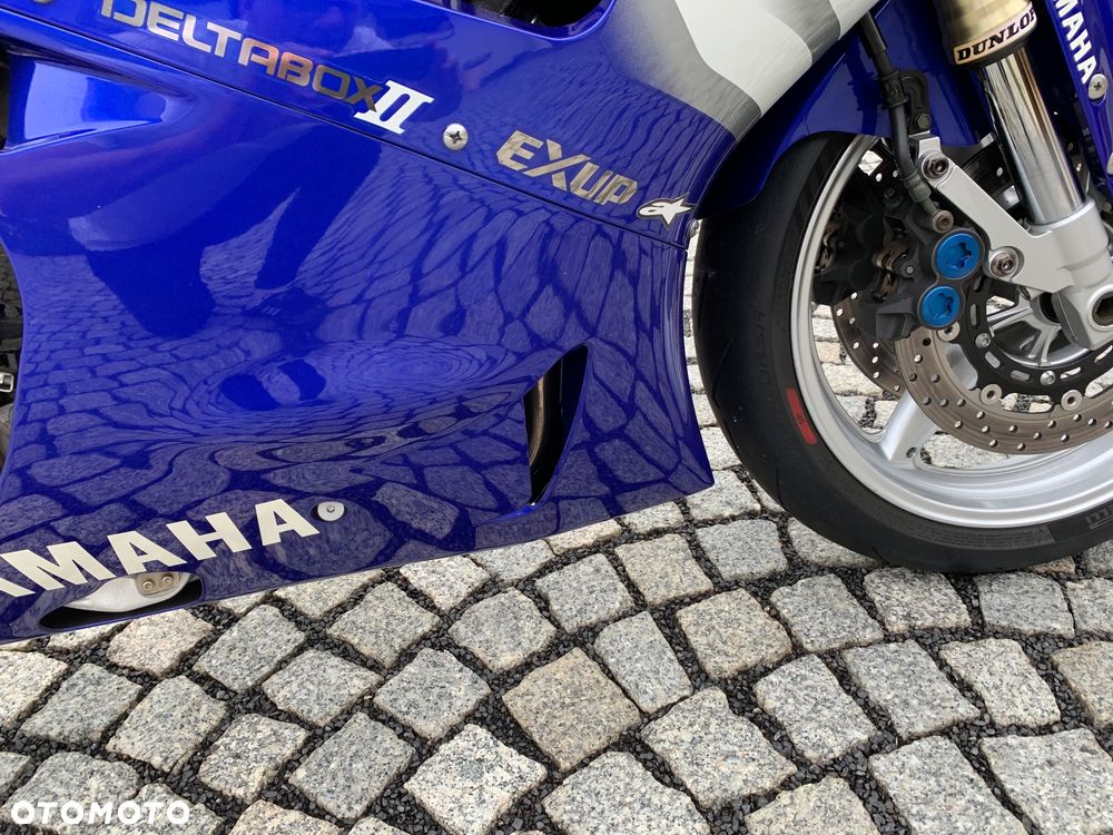 Yamaha R1 - 13