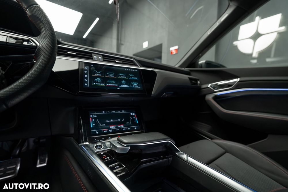 Audi Q8 Sportback e-tron - 32