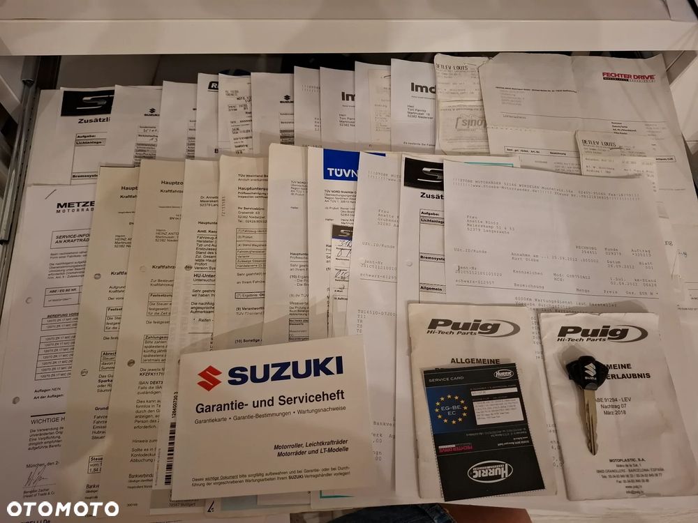 Suzuki GSR - 8