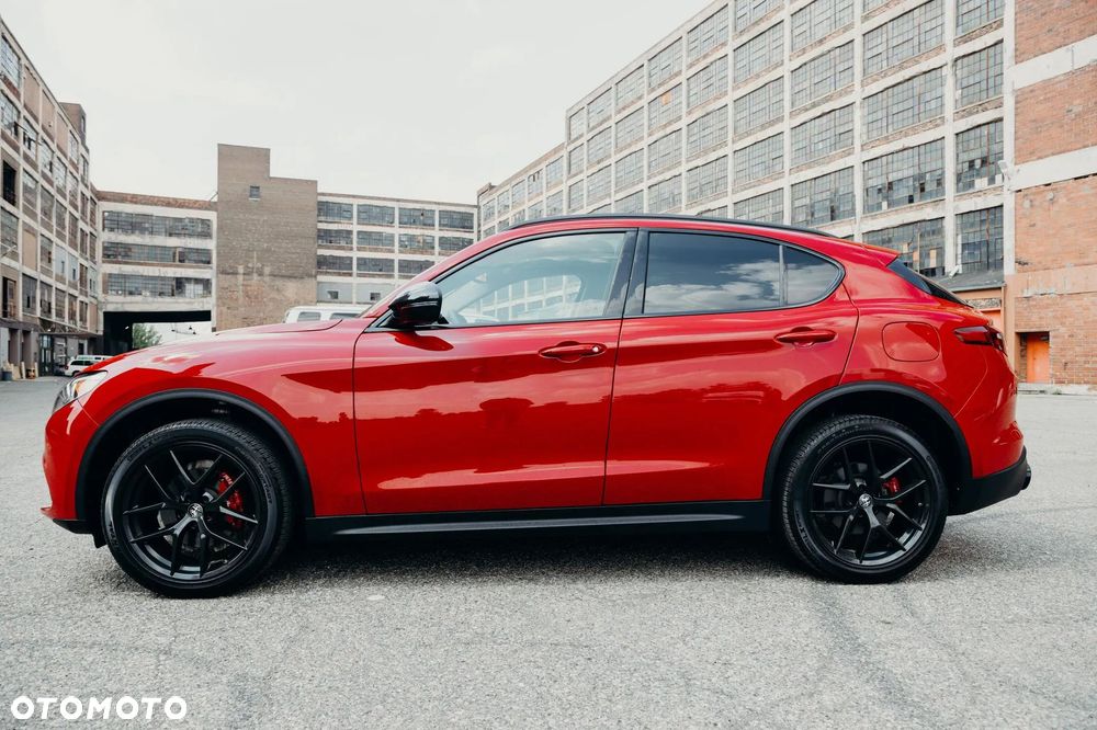 Alfa Romeo Stelvio 2.0 Turbo 16V AT8-Q4 Ti - 2