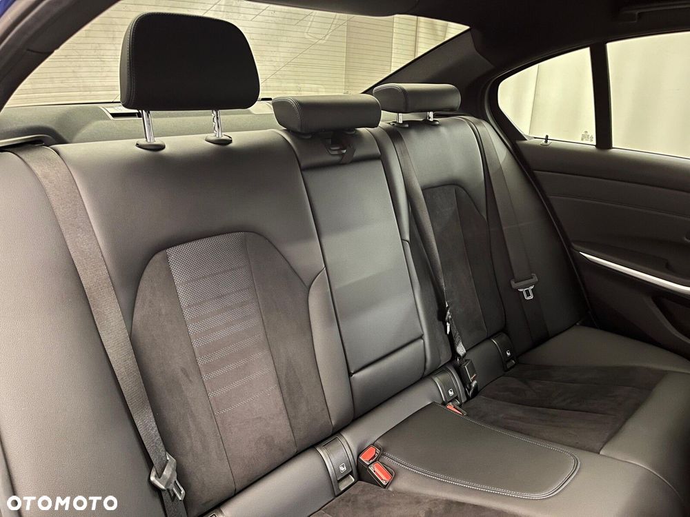 BMW Seria 3 320d xDrive mHEV M Sport sport - 35