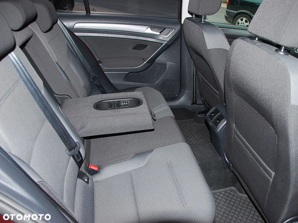 Volkswagen Golf - 10