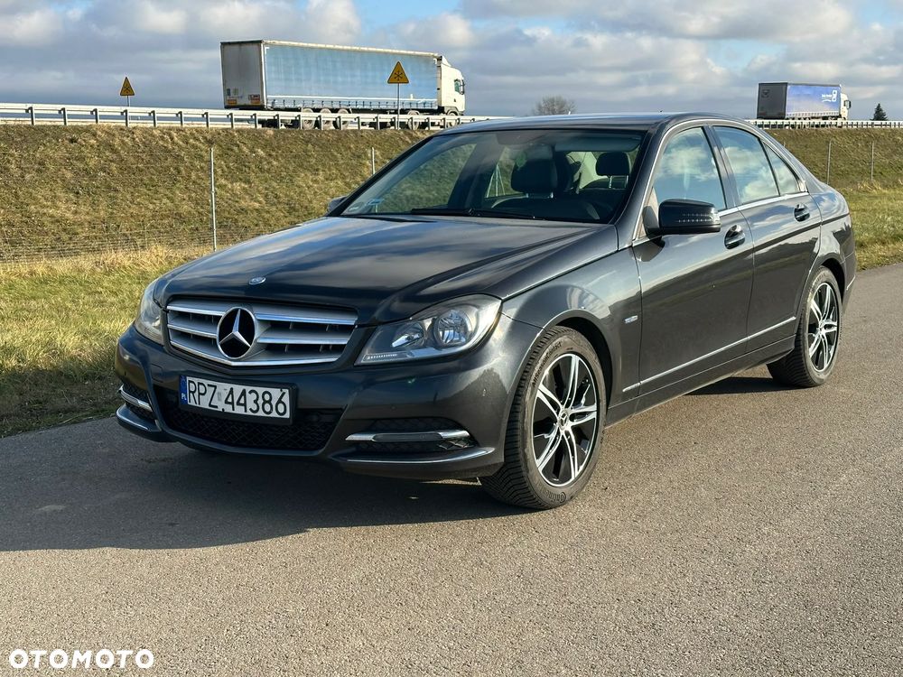 Mercedes-Benz Klasa C 220 CDI BlueEff Avantgarde - 2