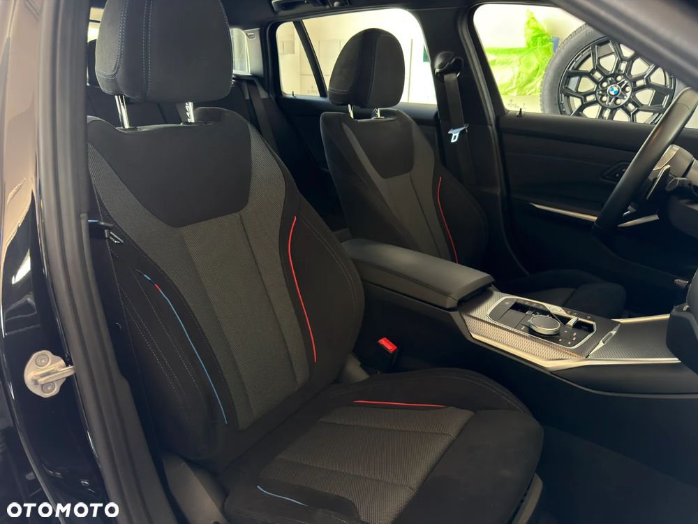 BMW Seria 3 330i xDrive M Sport - 13
