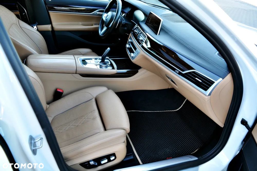 BMW Seria 7 750Li xDrive - 8