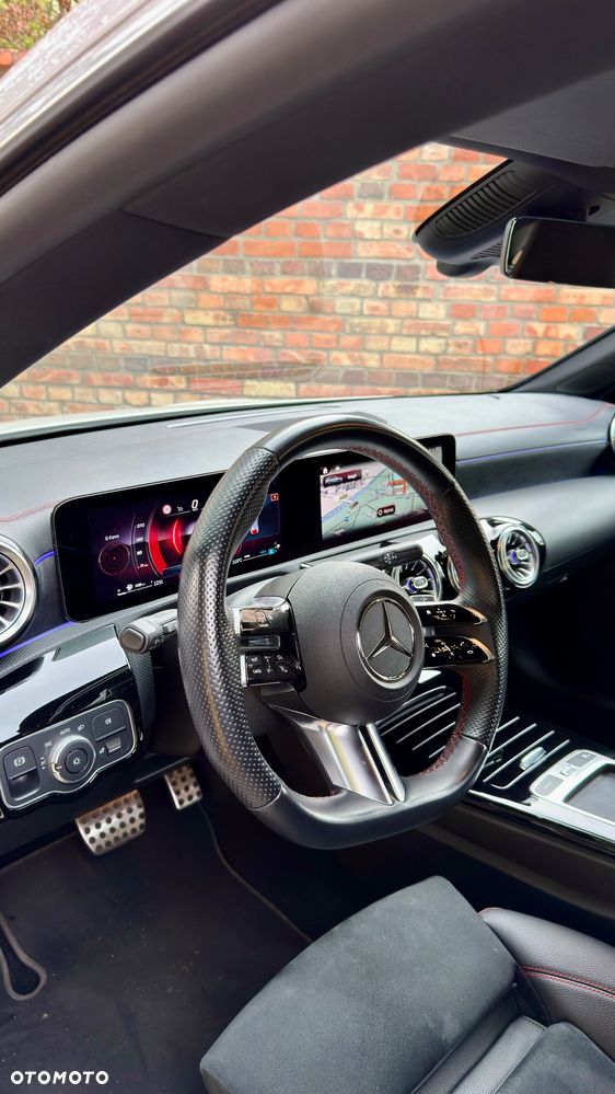 Mercedes-Benz CLA 200 AMG Line 7G-DCT - 24