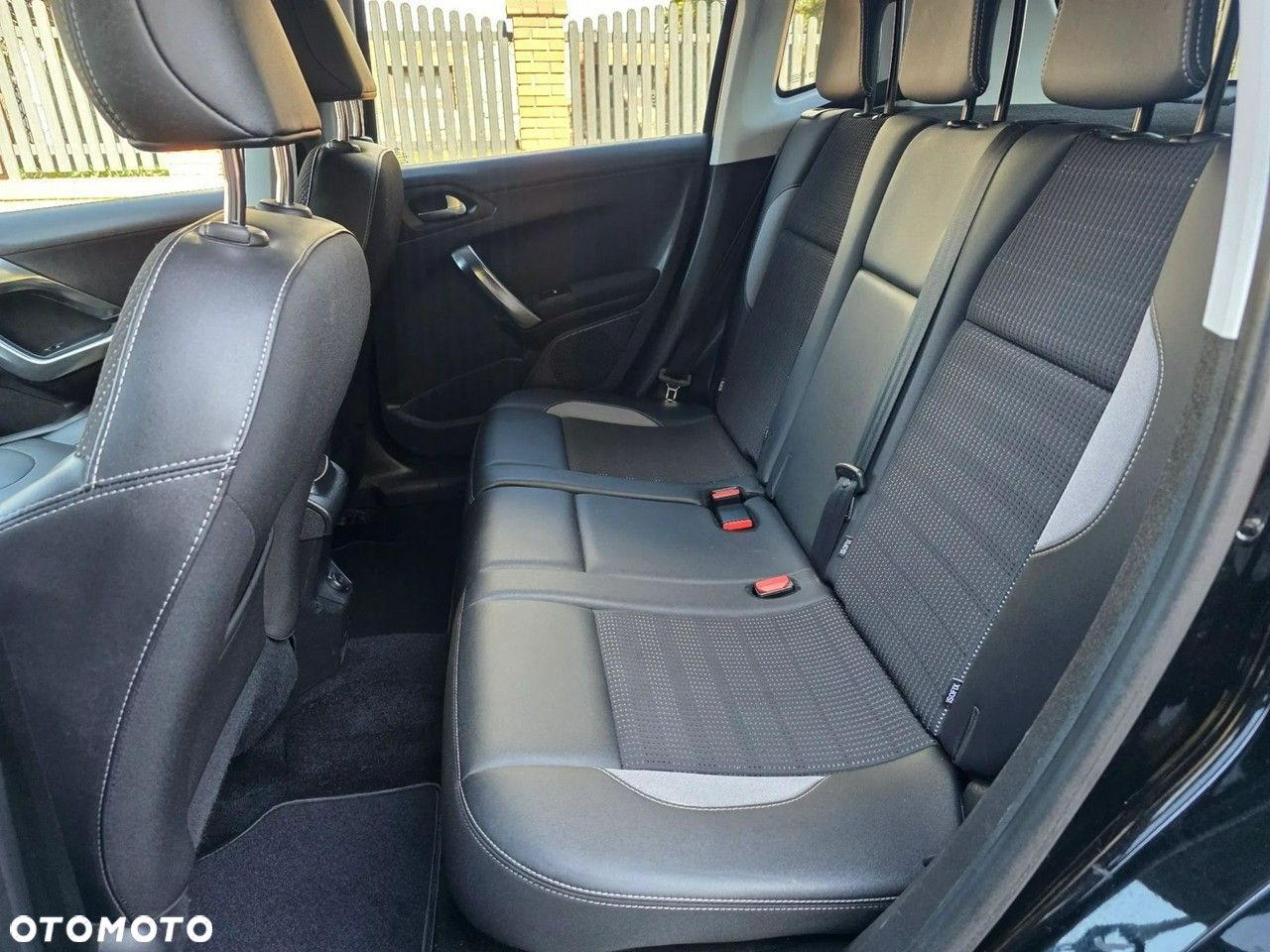 Peugeot 2008 1.2 Pure Tech Allure S&S EAT6 - 14