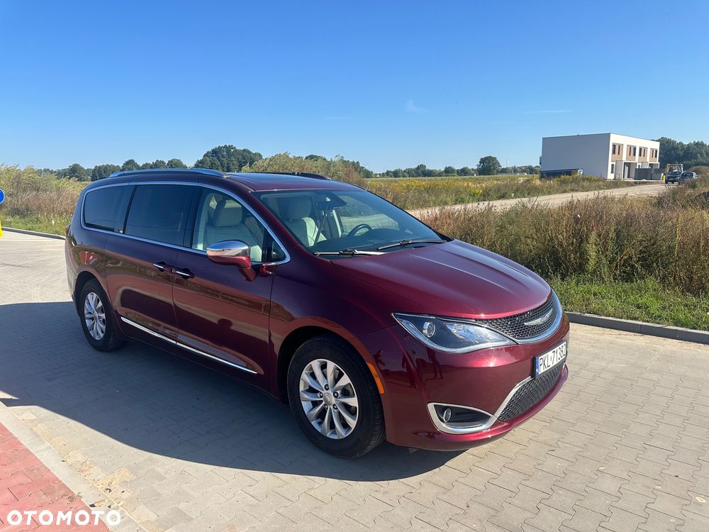Chrysler Pacifica - 17