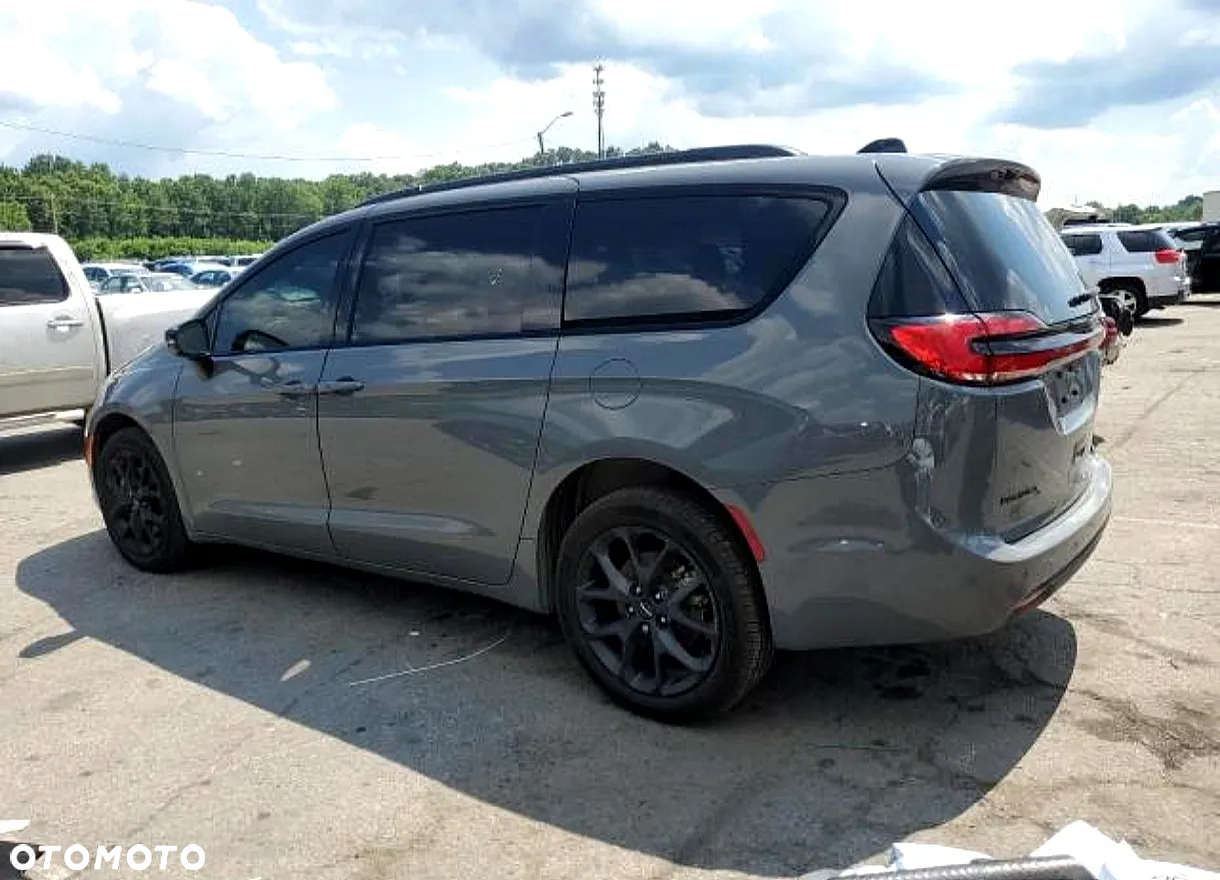 Chrysler Pacifica - 2