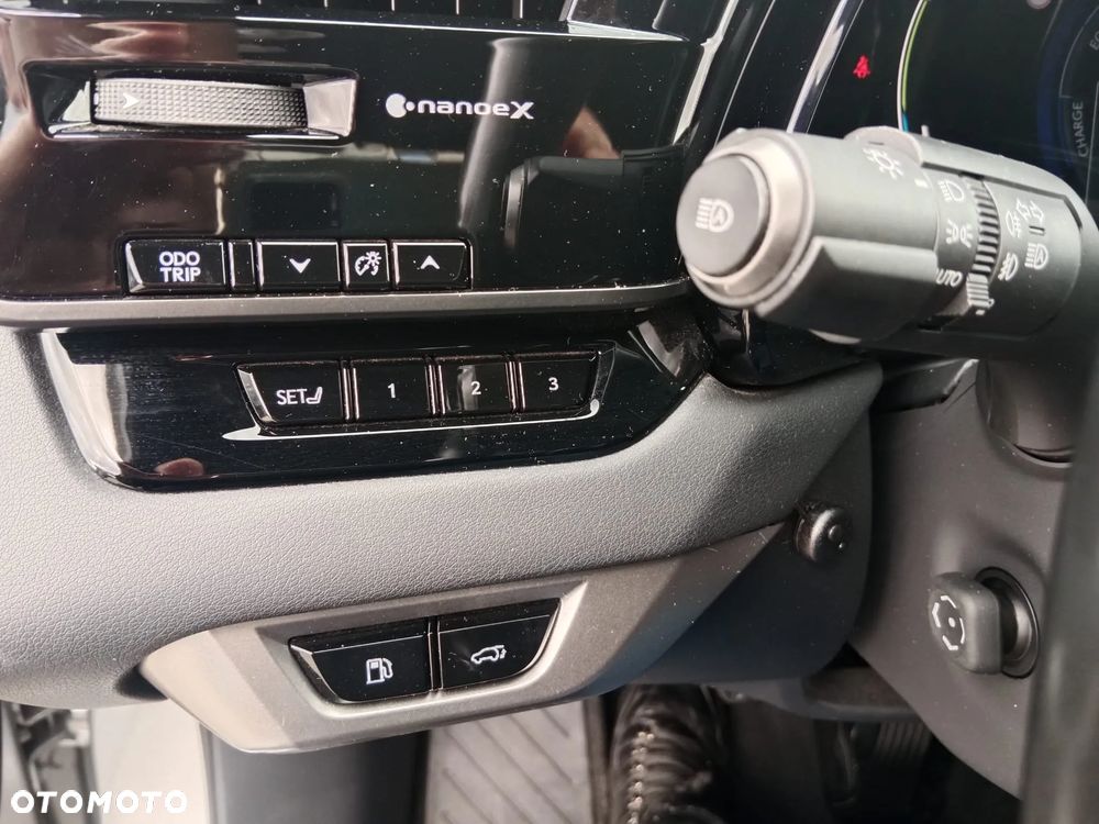 Lexus RX 450h+ Omotenashi - 36