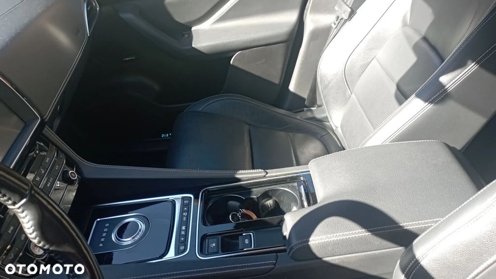 Jaguar F-Pace 2.0 i4D AWD R-Sport - 32