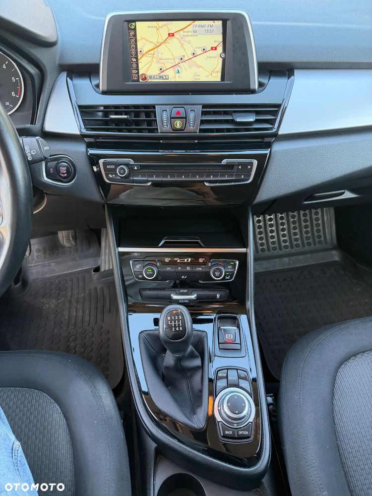 BMW Seria 2 218d - 12