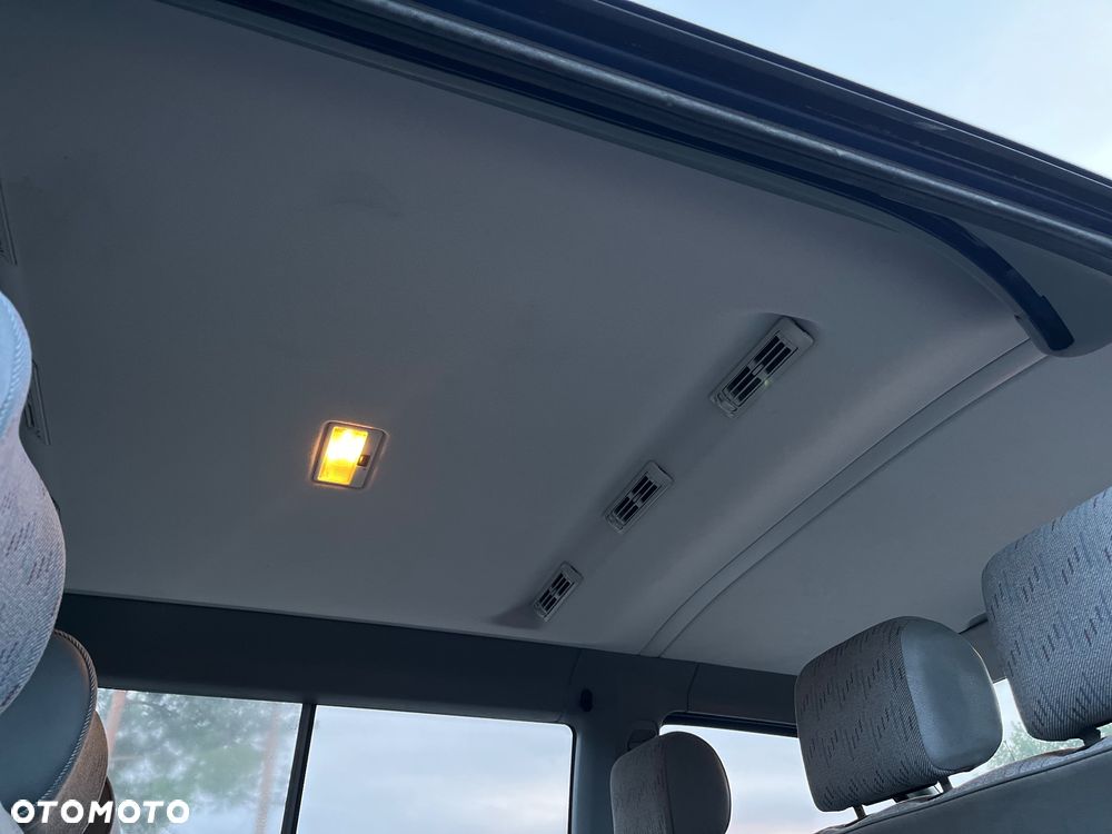 Volkswagen Caravelle - 30