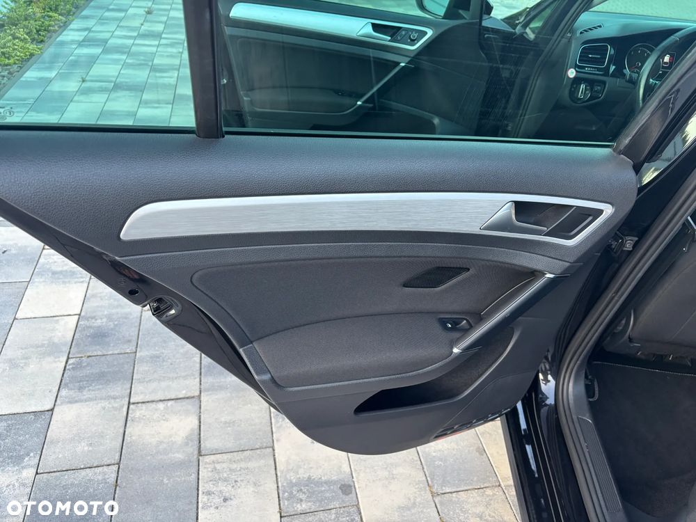 Volkswagen Golf 1.2 TSI BlueMotion Technology Cup - 26