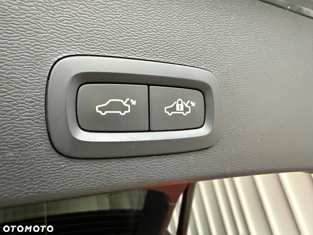 Volvo XC 40 B4 B DKG Ultra Dark - 39