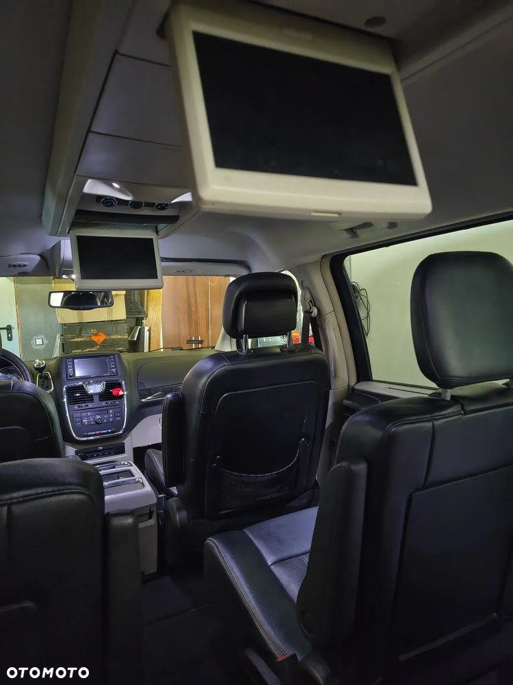 Chrysler Town & Country 3.6 Limited - 23