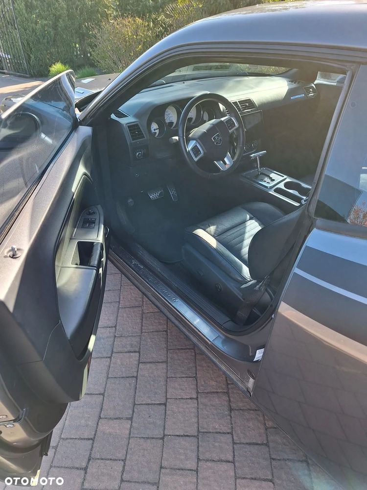 Dodge Challenger - 13