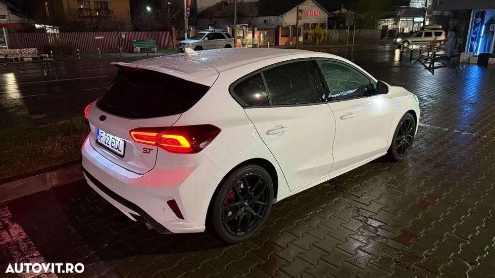 Ford Focus 2.3 Ecoboost 6MT ST X - 17