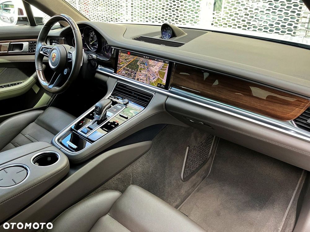 Porsche Panamera - 23