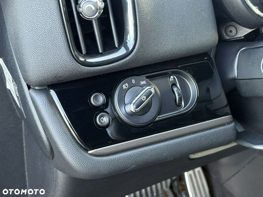 MINI John Cooper Works - 25