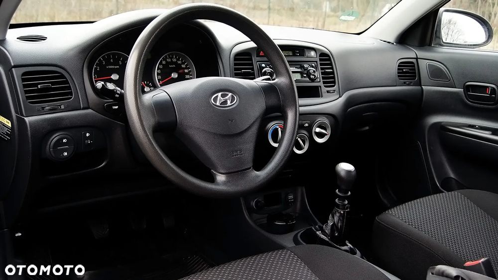 Hyundai Accent - 19