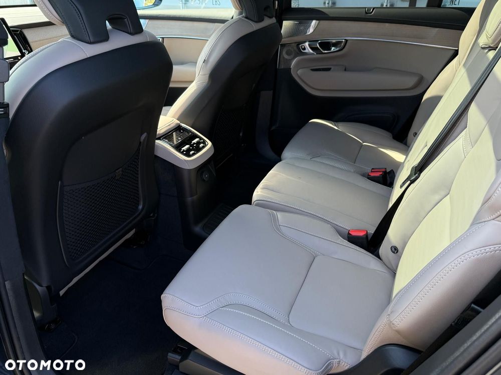 Volvo XC 90 T8 AWD Plug-In Hybrid Ultra Dark 7os - 27