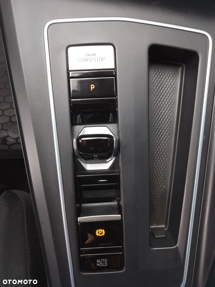 Volkswagen Golf 2.0 TDI SCR DSG Life - 24