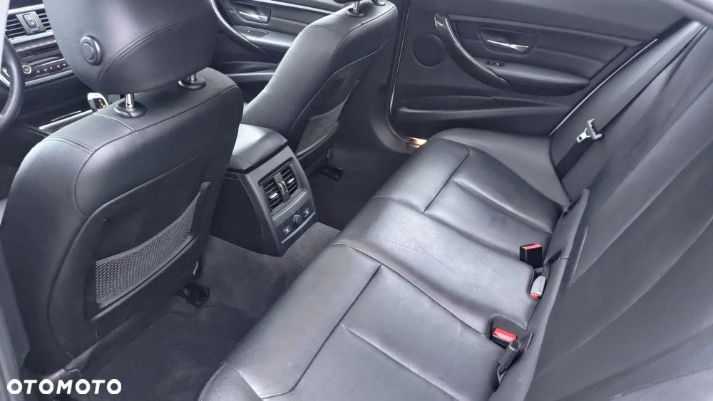 BMW Seria 3 328i xDrive Luxury Line - 10