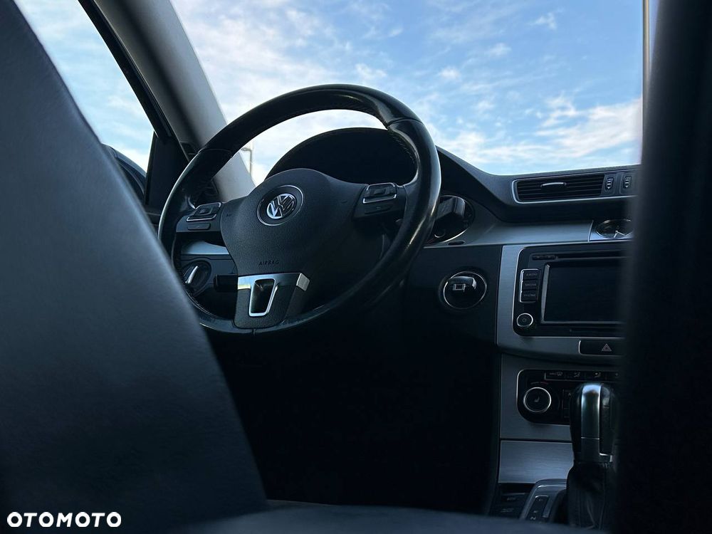Volkswagen Passat 2.0 TDI DPF DSG 4Motion Comfortline - 16