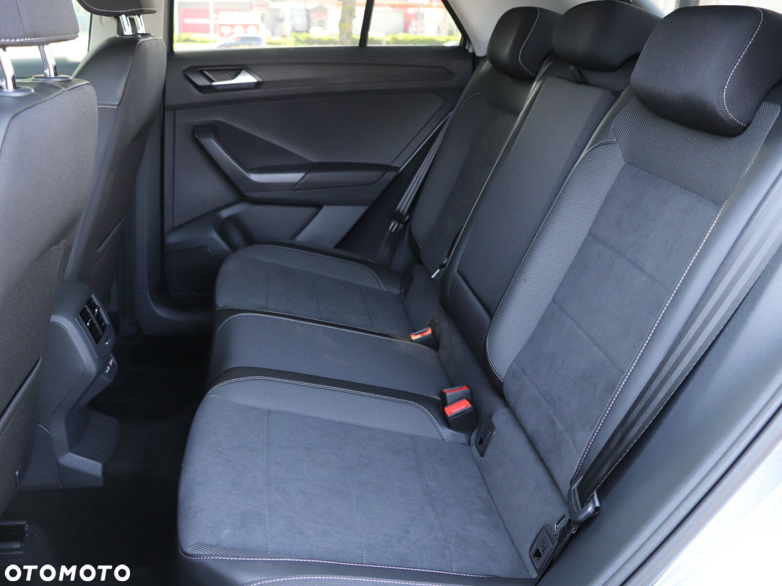 Volkswagen T-Roc - 12