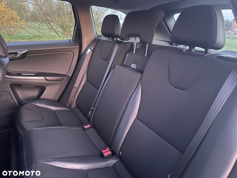 Volvo XC 60 D4 AWD Momentum - 12