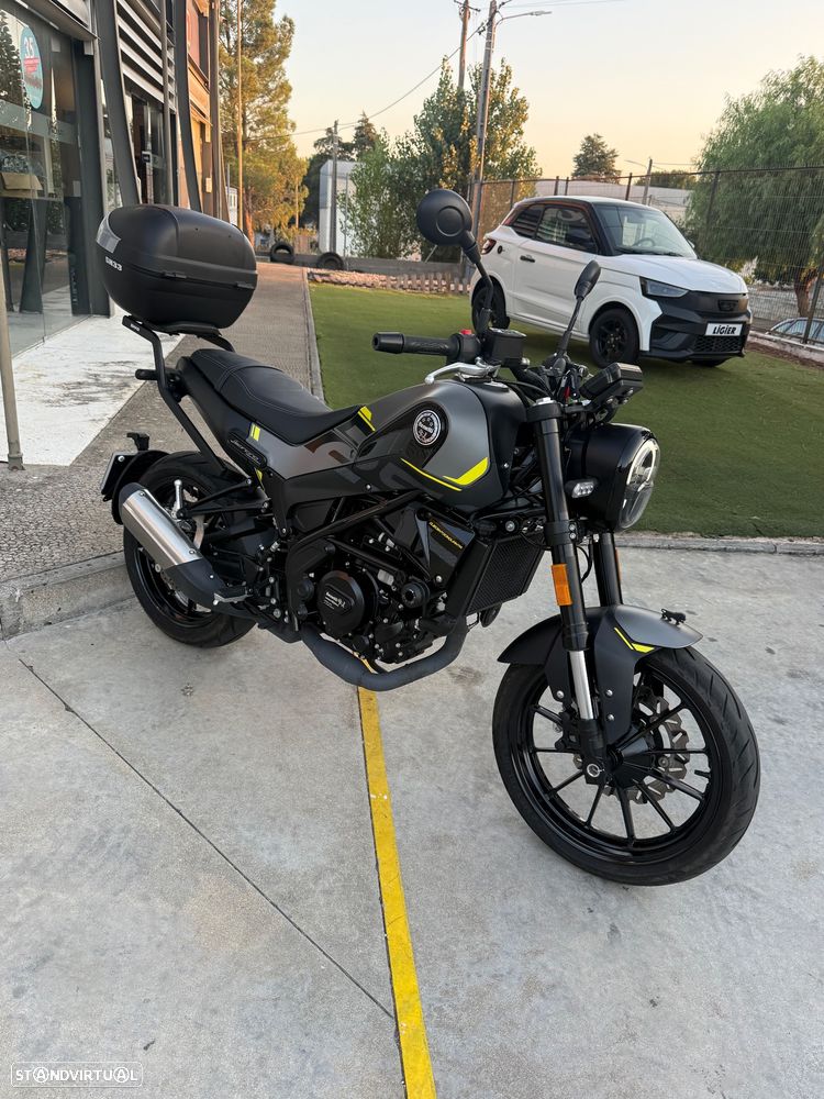 Benelli Leoncino 250 c/top case - 4